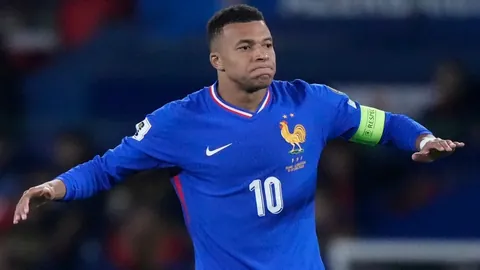 中国速滑女子3000米赛三奖牌尽收囊中